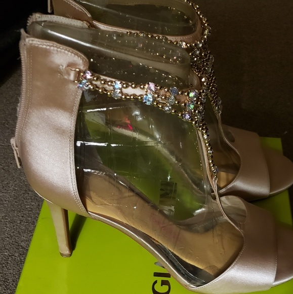 Heels - Picture 3 of 4